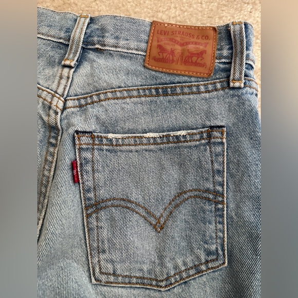 Levi’s Denim Shorts - Picture 4 of 4